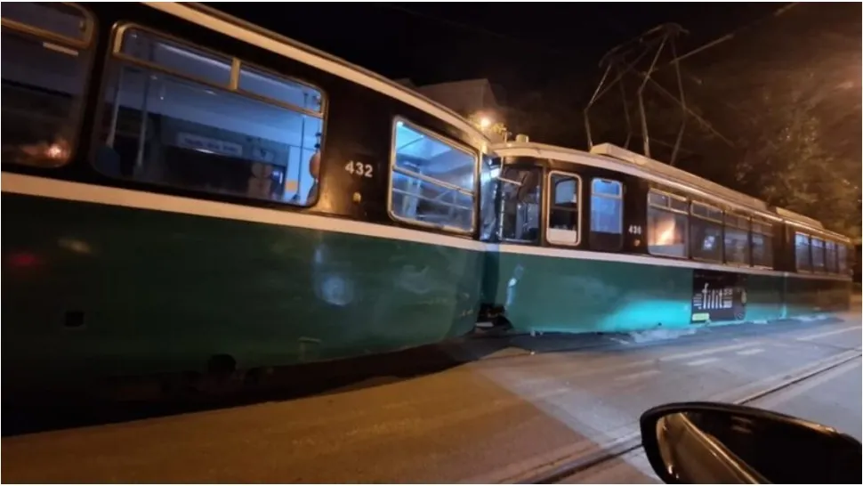 Incident șocant într-un tramvai din Craiova. Adolescentă lovită cu mânerul metalic al unui trafalet de un bărbat necunoscut
