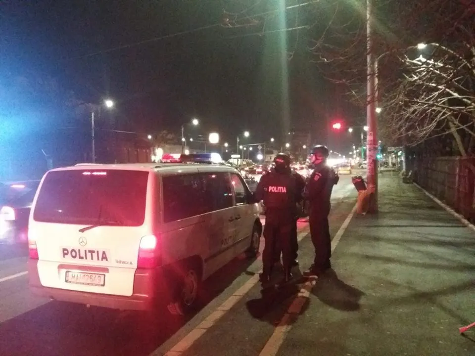 Focuri de armă pentru prinderea unui craiovean care se urcase la volan fără a avea permis de conducere