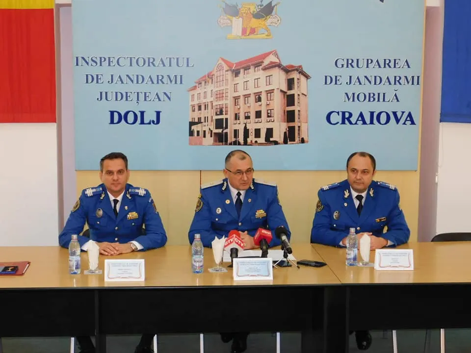 Jandarmi doljeni, decorați de ministrul de Interne