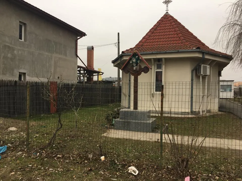 Taxa de cult, cerută prin fluturași tipăriți. O biserică din Craiova oferă și bonusuri enoriașilor conștiincioși