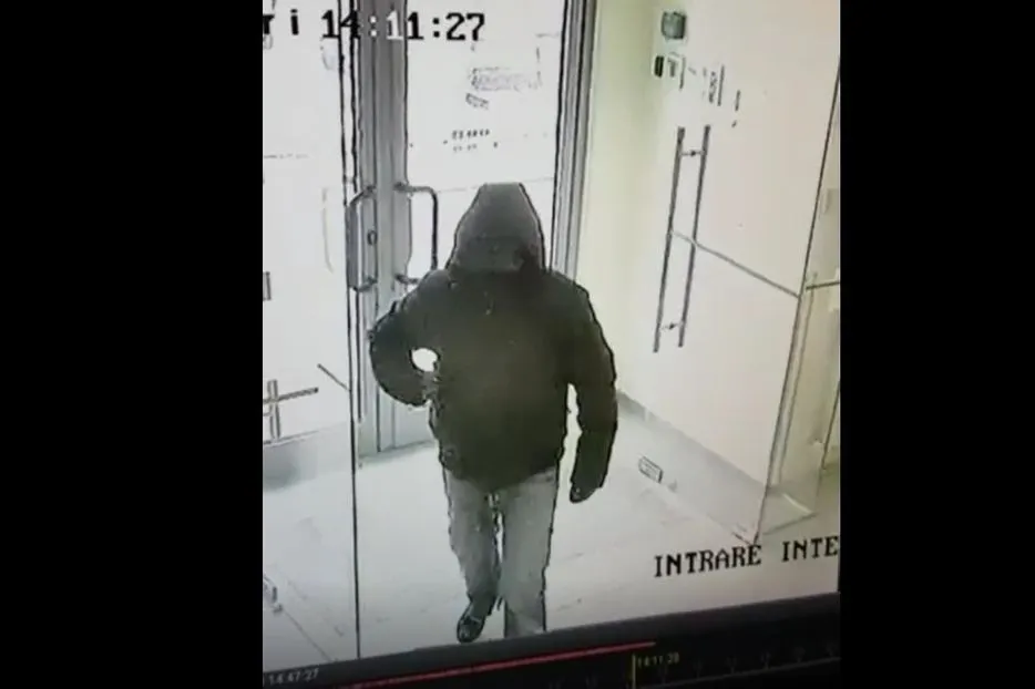 Noi detalii în cazul jafului de la banca din Craiova. Cu câţi bani a reuşit să fugă hoţul