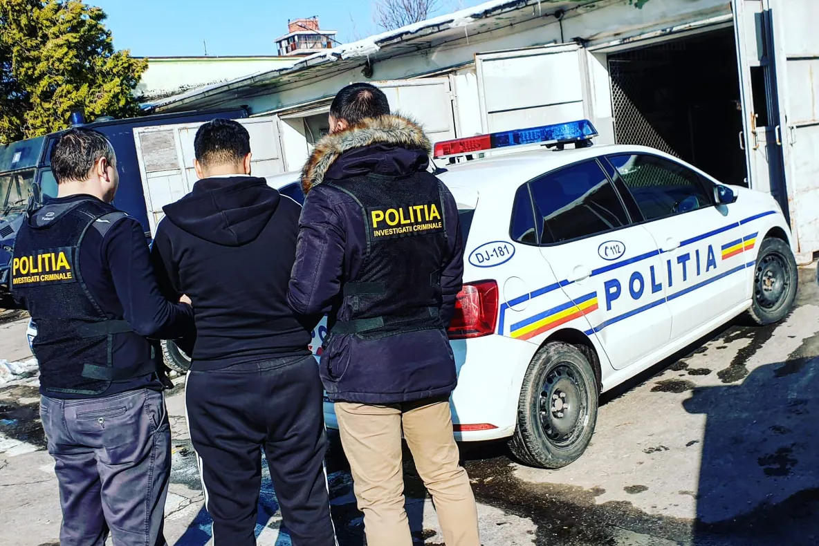 Tânăr din Craiova, reţinut după ce a comis 11 jafuri în Germania