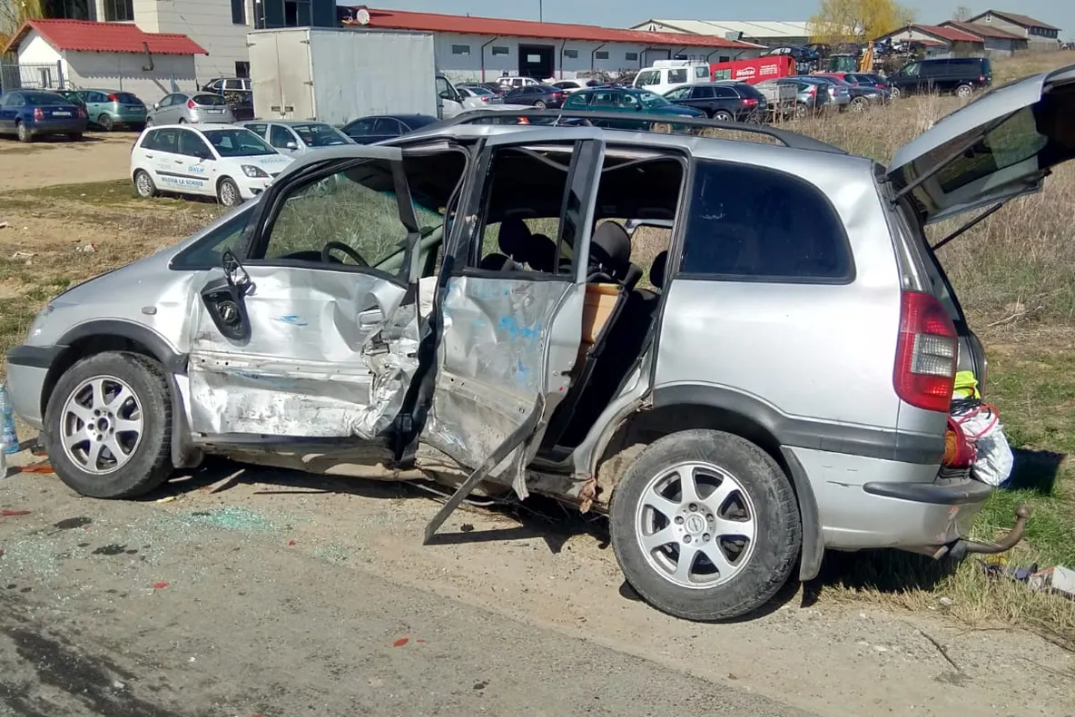 Un craiovean a scăpat cu viaţă, ca prin minune, dintr-un grav accident rutier