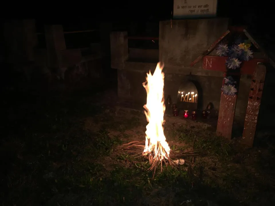 În Joia Mare, s-au aprins focurile, în mai multe localități din Dolj