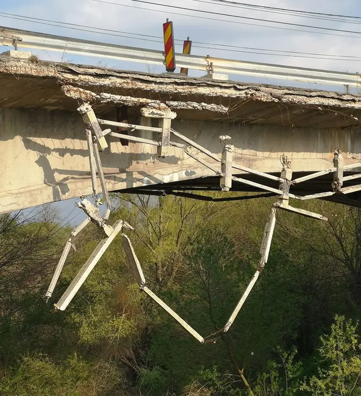 FOTO. Podurile și podețele de pe ruta Craiova-Bechet, în stare avansată de degradare. Ce spune șeful de la „Drumuri” despre siguranța șoferilor și când vor fi reluate lucrările