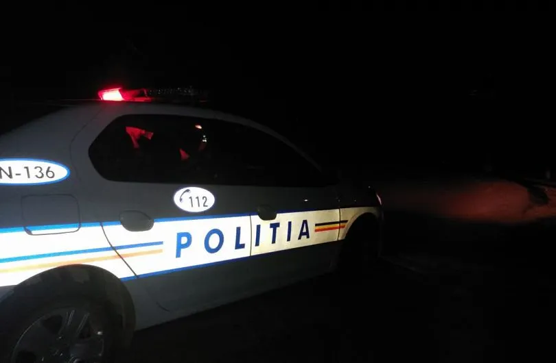 Un tânăr din Olt a pus pe jar polițiști din două județe. A fost urmărit zeci de kilometri și nici după ce s-au tras focuri de armă nu a oprit mașina