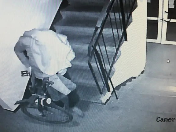 Tânăr din Craiova reținut pentru furtul mai multor biciclete. Verifică toate scările de bloc și acționează