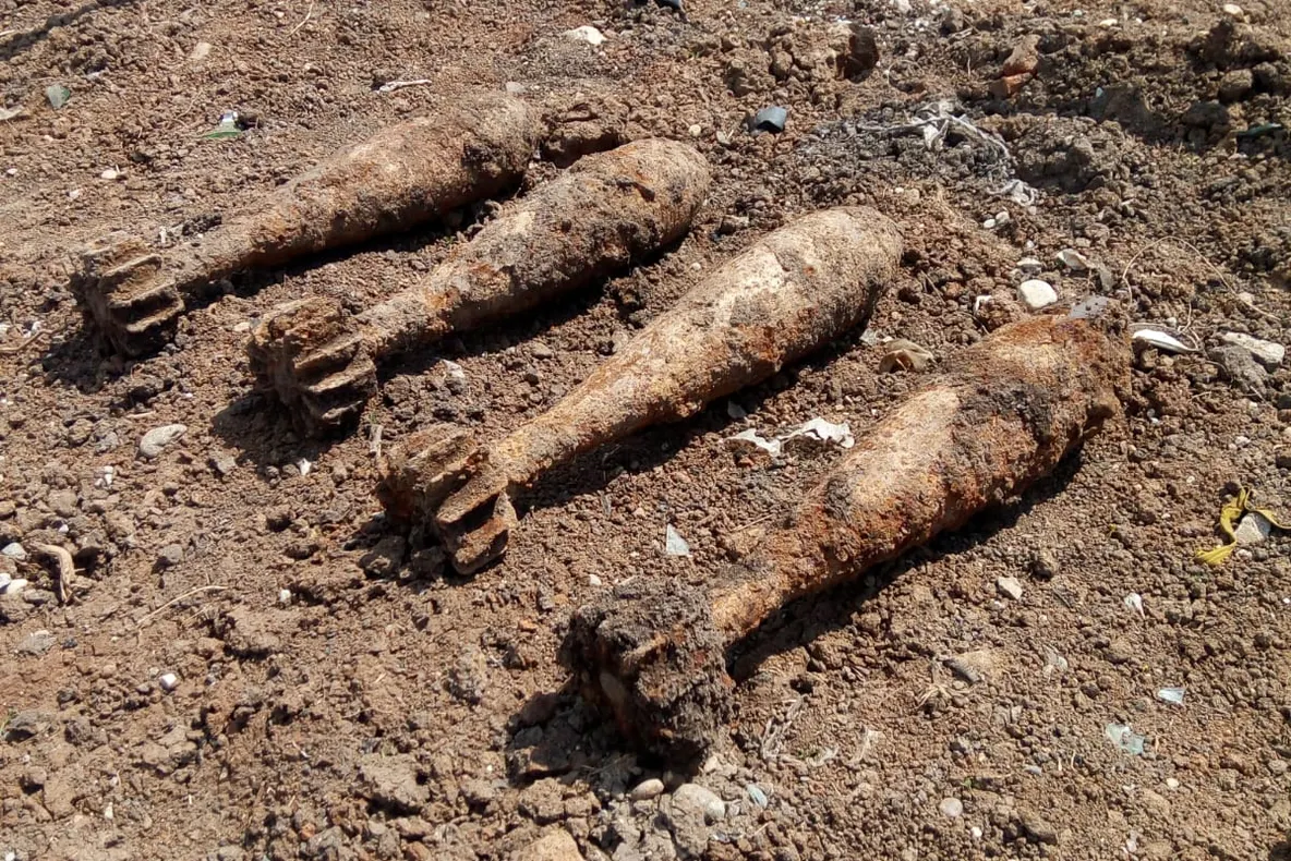 Patru bombe neexplodate din Al Doilea Război Mondial, descoperite la Cârcea - FOTO