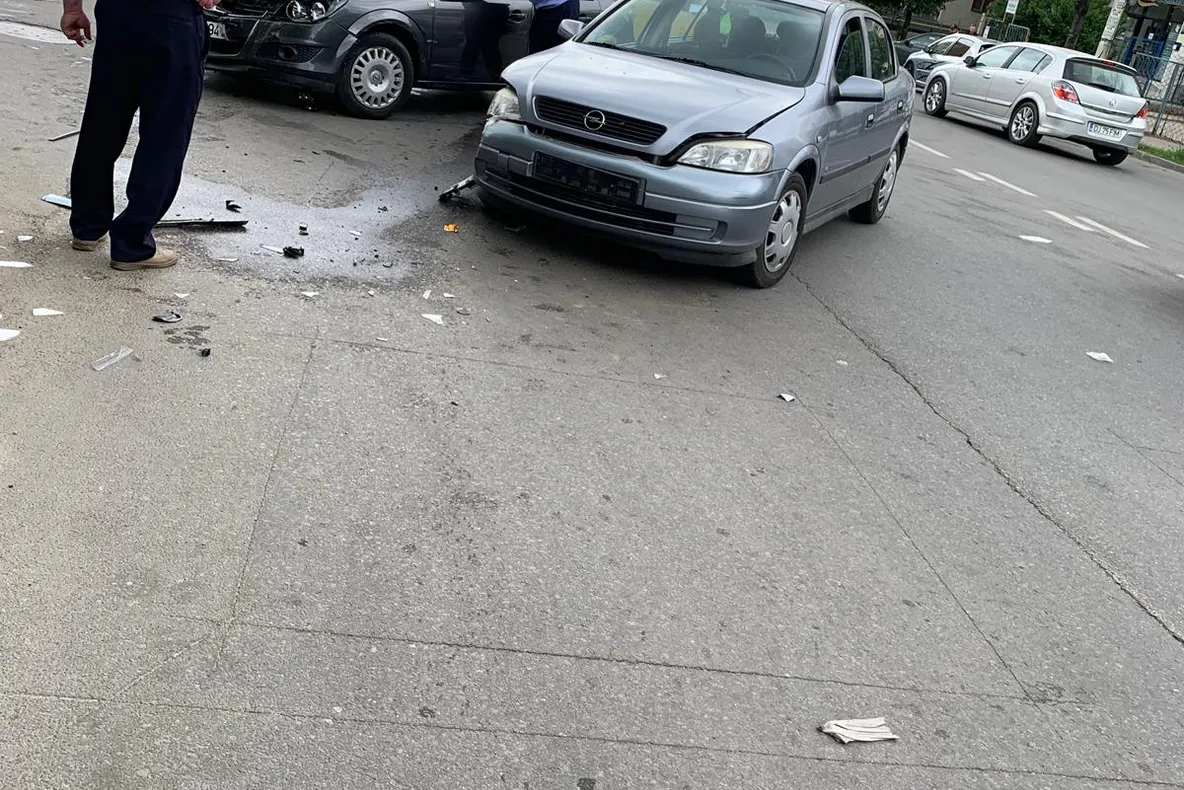 Accident în Craiova. Trei persoane au ajuns la spital