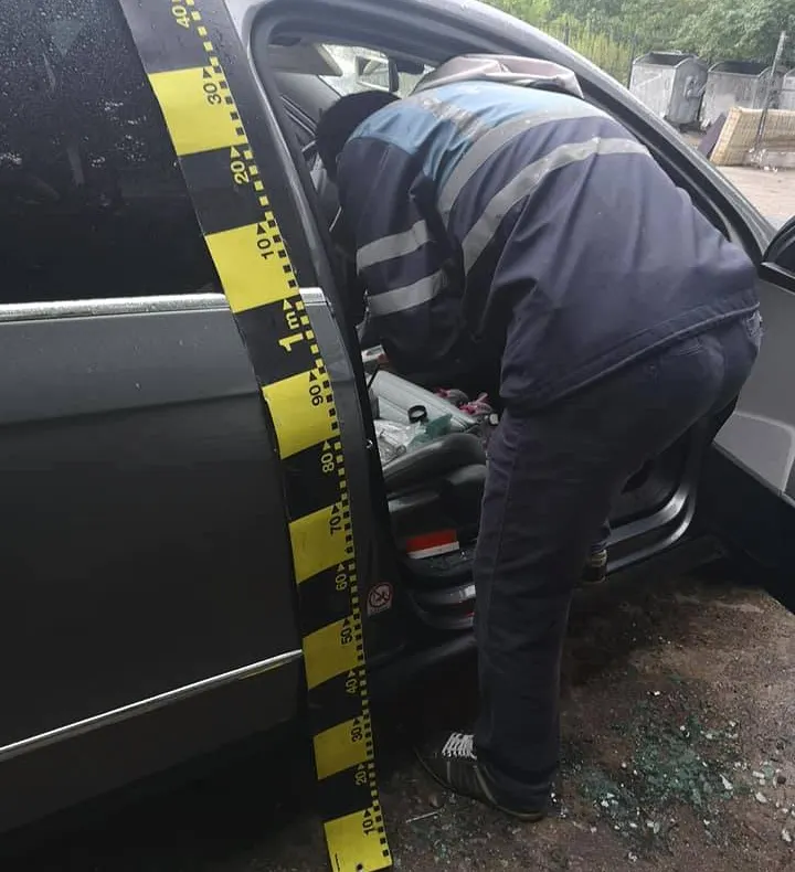 Șase mașini sparte, într-o parcare din Craiova