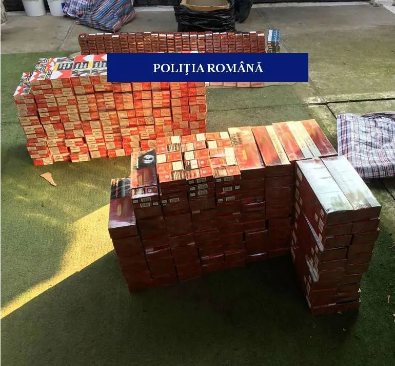 VIDEO/FOTO. La 74 de ani, un doljean este acuzat că face contrabandă cu țigări. Ce au găsit polițiștii cu ocazia unor percheziții