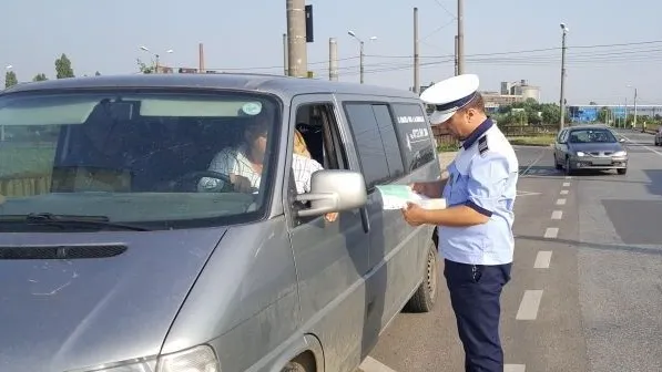 Blitz pe străzile Craiovei: 73 de sancțiuni în trei ore și doi bărbați băuți pe moped și trotinetă