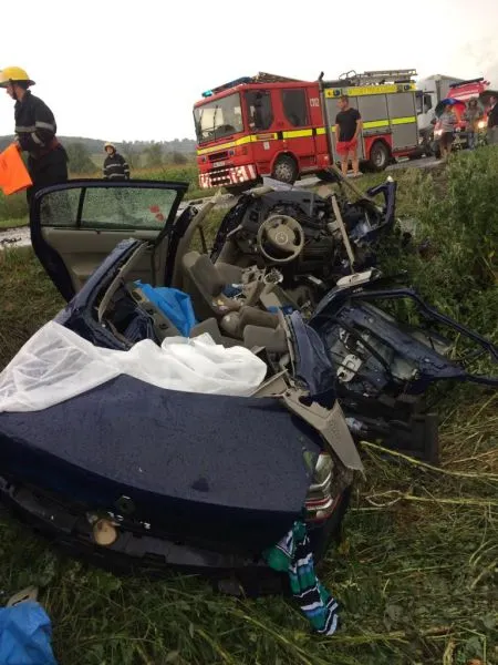 Accident în Dolj: Un TIR şi două maşini, implicate; 14 persoane, printre care nouă copii, rănite