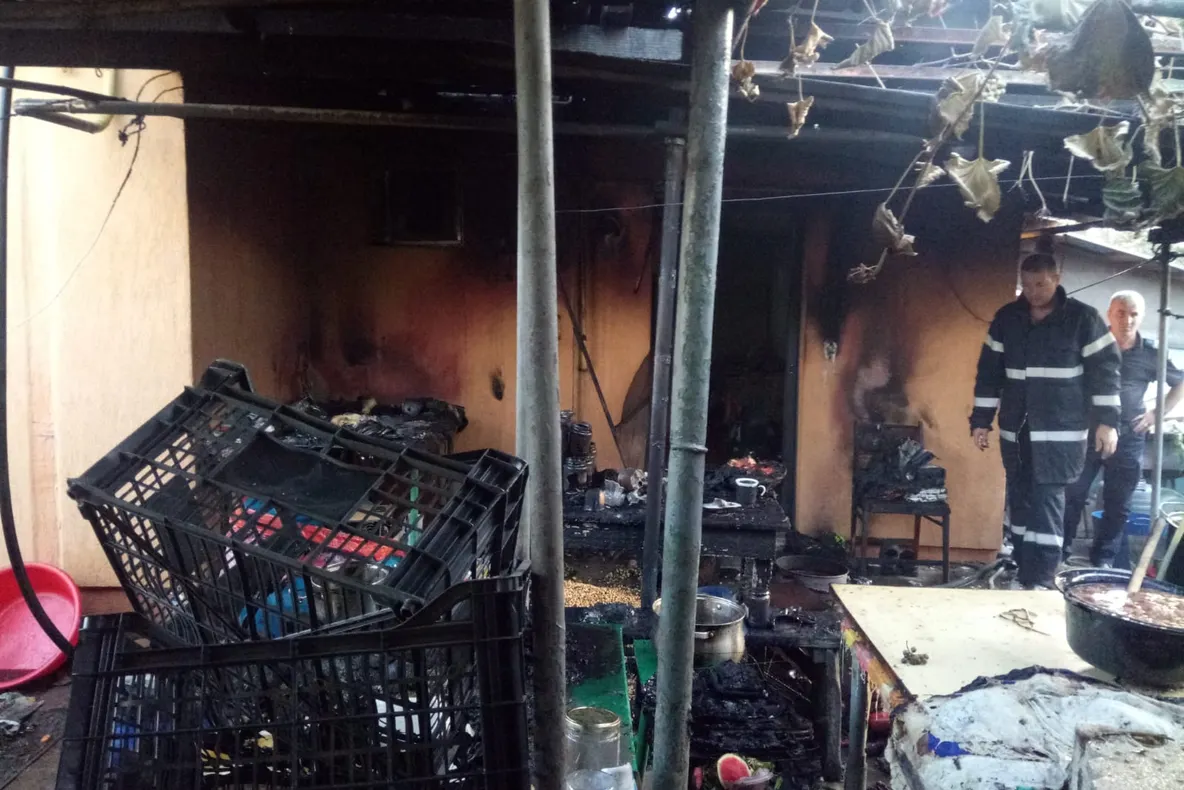 Un bărbat din Craiova a ajuns la spital cu arsuri, în urma unui incendiu