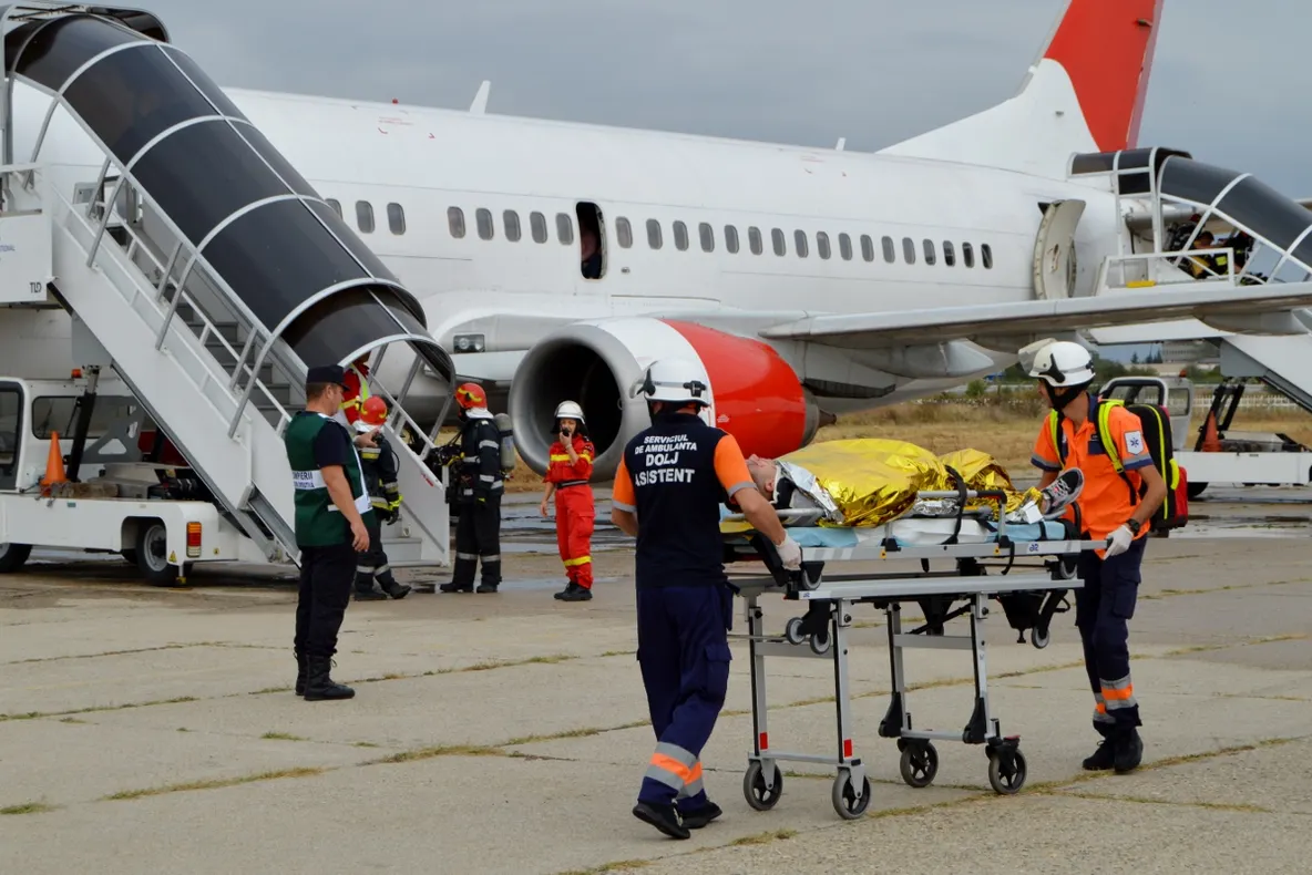 Incendiu pe Aeroportul Craiova. Autoritățile au activat planul roșu de intervenție-simulare