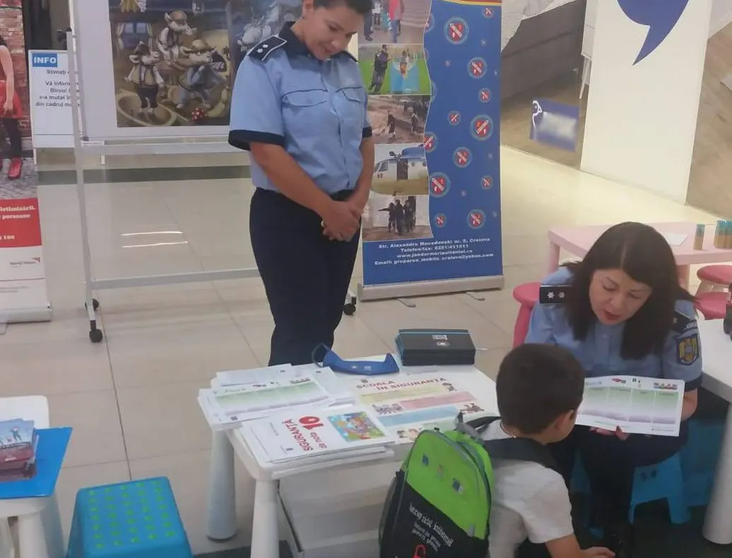 Campania „10 Pentru Siguranță” a luat startul. Copiii doljeni au avut prima întâlnire cu polițiștii