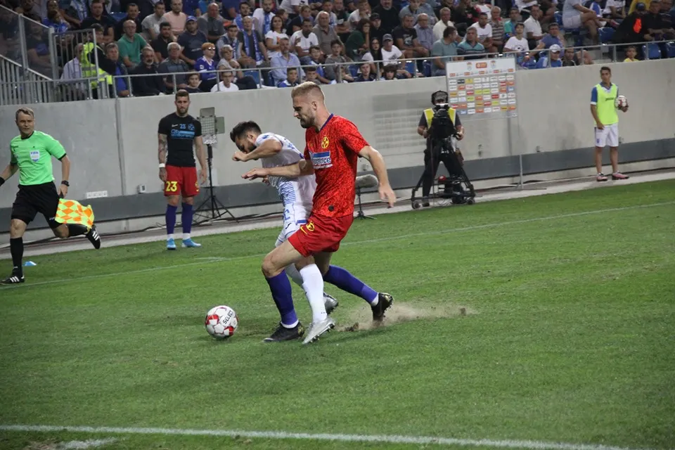 Primăria Craiova schimbă gazonul de pe Stadionul „Ion Oblemenco”. Administrația nu are soluții însă pentru ceastă toamnă