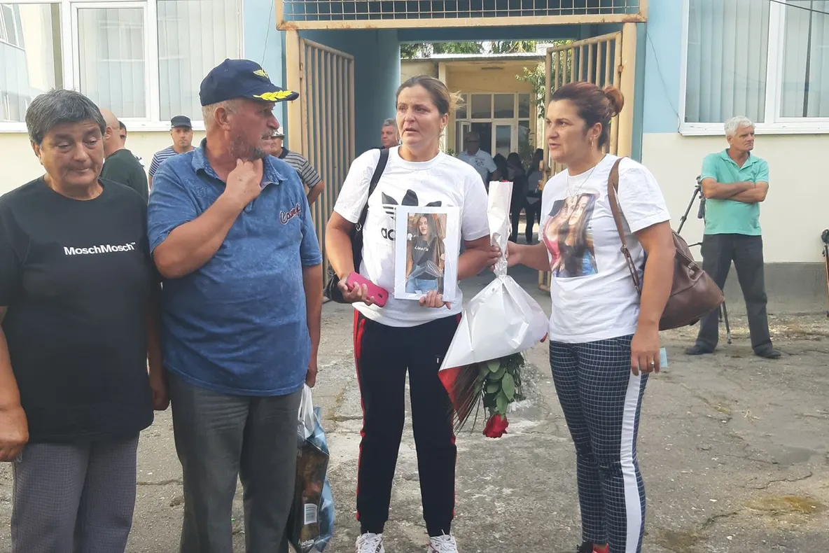 Început de an școlar trist, la liceul unde învăța Luiza Melencu. Familia fetei a participat la festivități