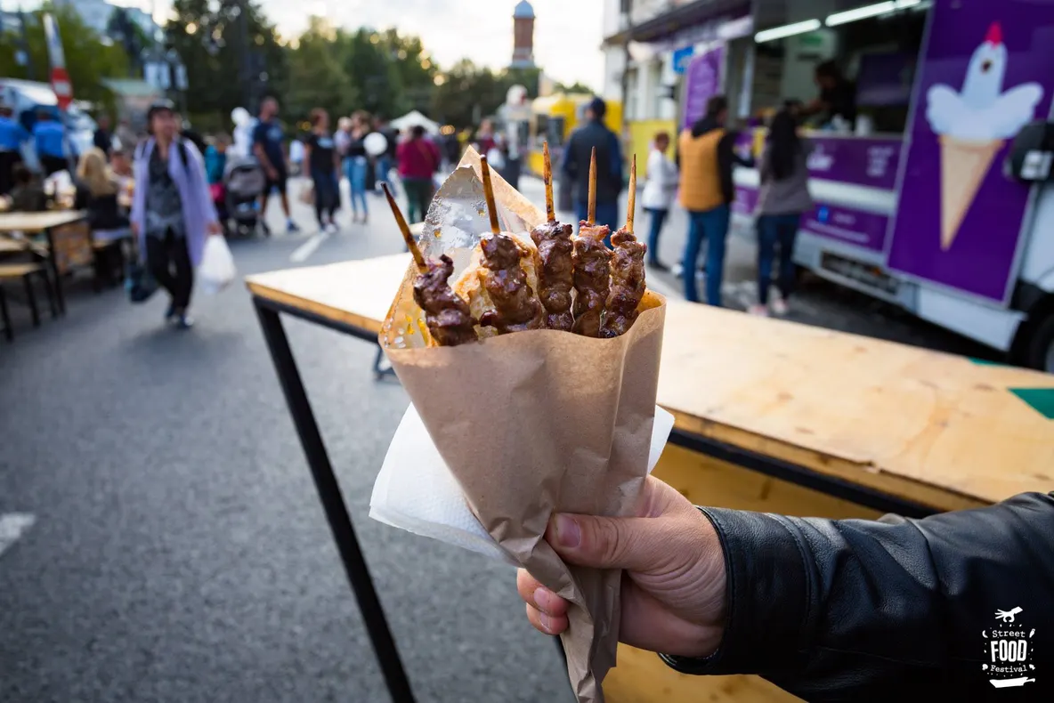 De vineri până duminică craiovenii sunt așteptați la Street FOOD Festival  în Piața Mihai Viteazu