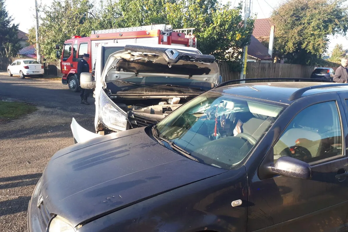 Tânără accidentată de mașină pe trecerea de pietoni