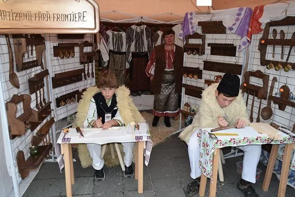 Peste 70 de expozanți din întreaga țară la Târgul Meșterilor Populari de la Craiova