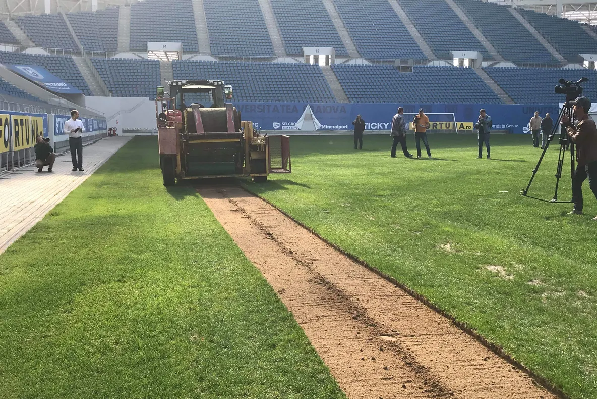 FOTO. A fost demarată procedura de înlocuire a gazonului de pe Stadionul Ion Oblemenco