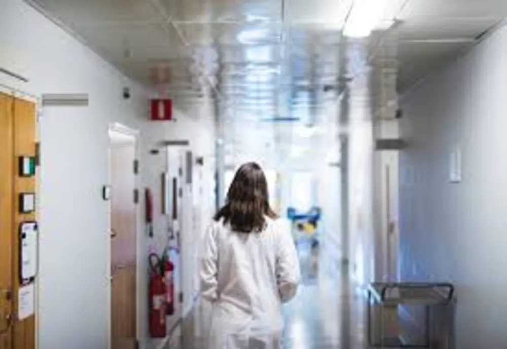 Conducerea Spitalului Craiova a găsit vinovaţii pentru situaţia economică precară în care se află unitatea: medicii care îşi trimit pacienţii la clinicile private