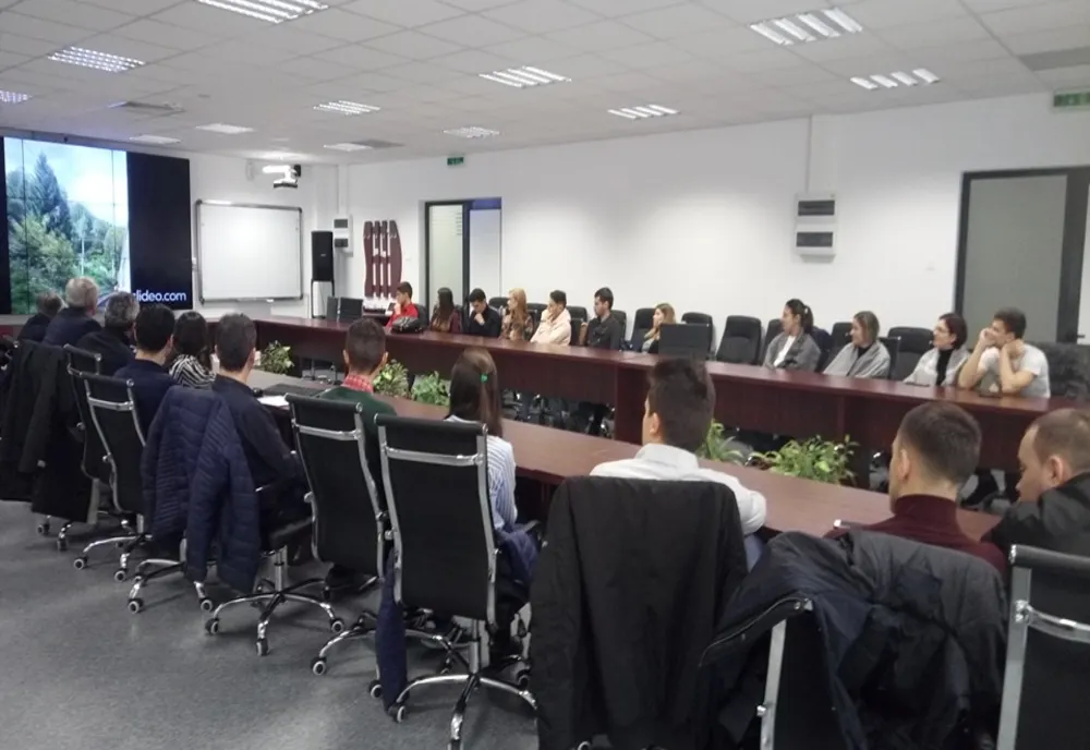 Sute de studenți din Craiova, consiliați despre piața muncii