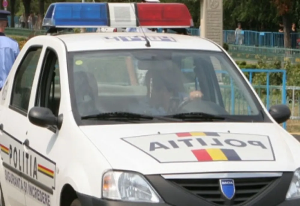 Craiova: O femeie care mergea pe trotuar a fost lovită de mașină