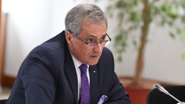 Ministrul Vela: „70% din posturile de poliție rurală, adică vreo 1.700, au toaletele în curte”