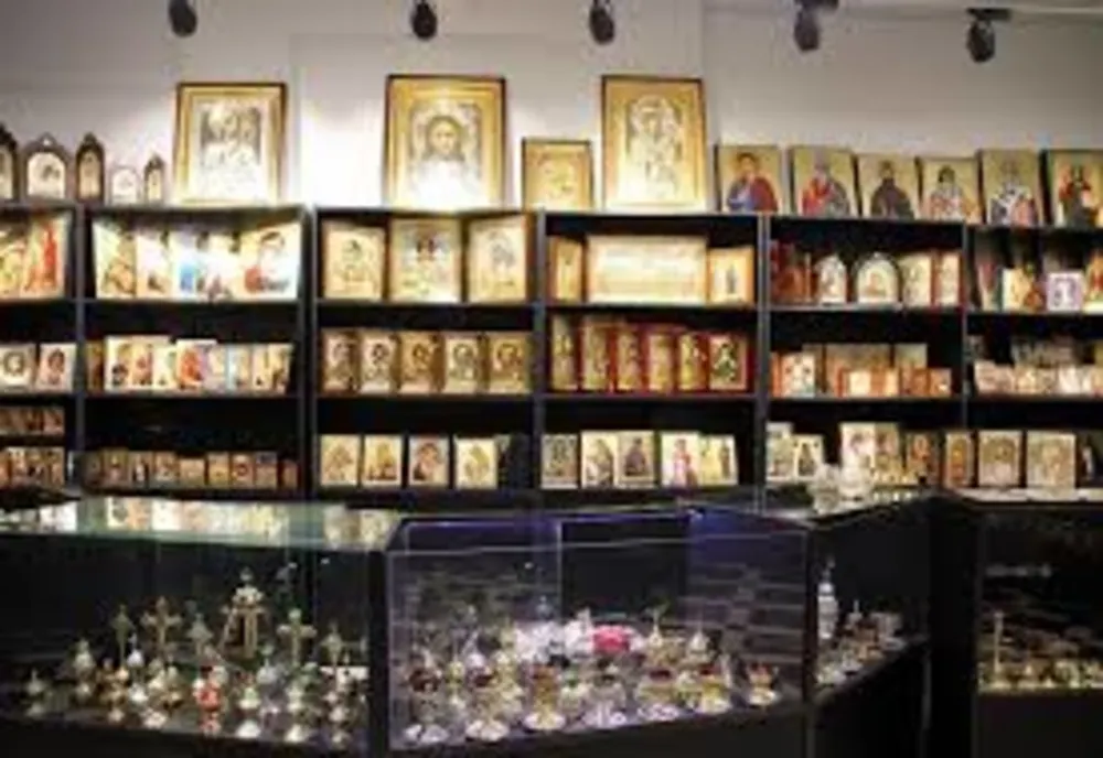 Magazin cu obiecte bisericești din Craiova, spart. Alarma i-a dat de gol pe făptași