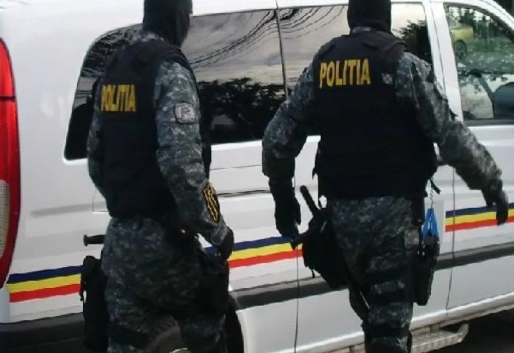 Tineri din Craiova cercetați pentru distrugere. Ce au făcut la finalul unei petreceri