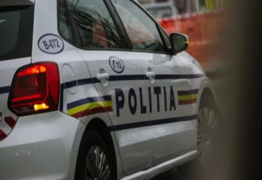 Craiova: A pierdut controlul volanului și a intrat cu mașina într-o autoutilitară