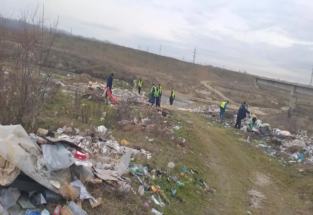 Dolj: Câmp plin de gunoaie și resturi de materiale de construcții. ABA Jiu a acționat din nou