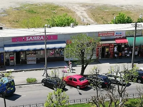 VIDEO | Vârstnicii au ieșit pe bănci, la aer. Craiovenii par relaxați