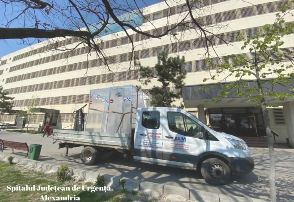 Porți de decontaminare, amplasate de studenții craioveni la mai multe unități sanitare din țară  