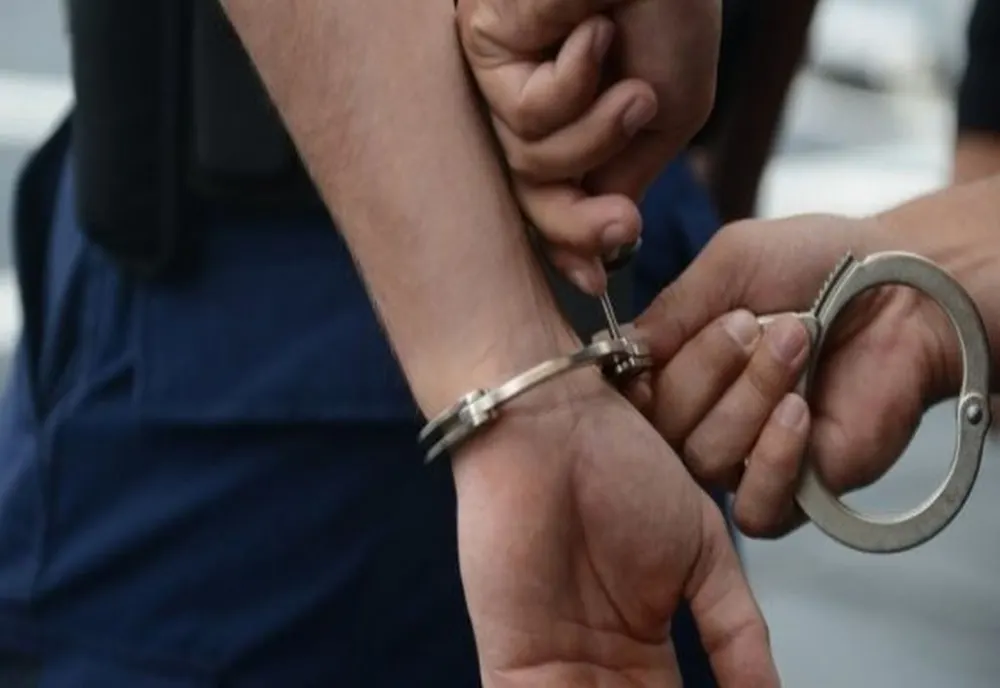 Craiova: Cinci bărbați reținuți, după ce marți au atacat în trafic alți trei tineri