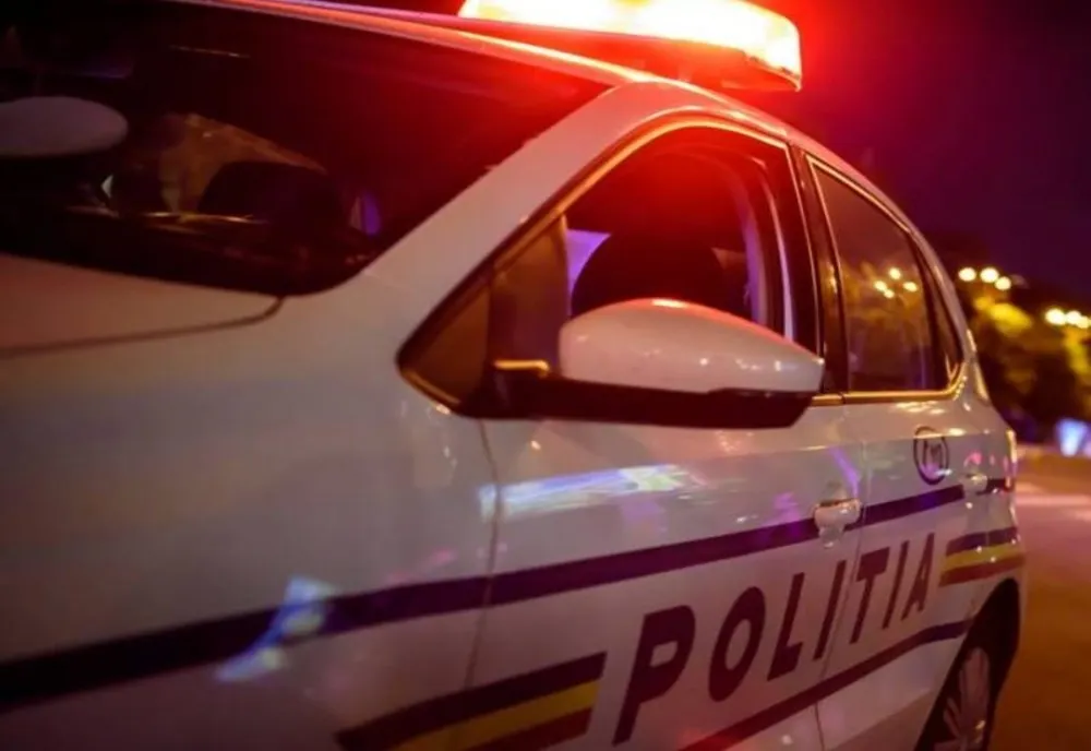 Urmărire în trafic la Craiova: Şofer băut, pe contrasens, accident cu trei victime