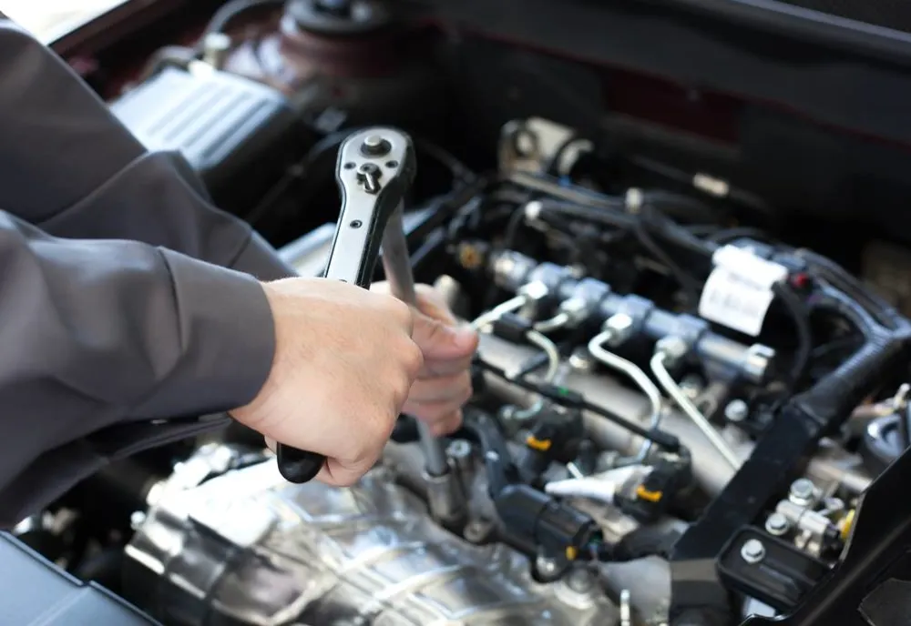 Controale ANPC, la service-urile auto. 65% funcţionau cu neregului