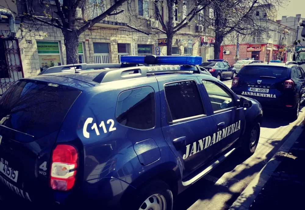 VIDEO. Prins cu cuţitul la el, în sediul Judecătoriei Craiova