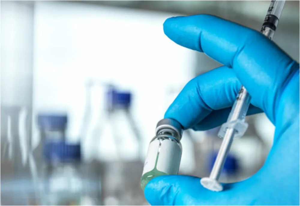 Vaccinare anti-Covid, în parcarea a două supermarketuri din Craiova