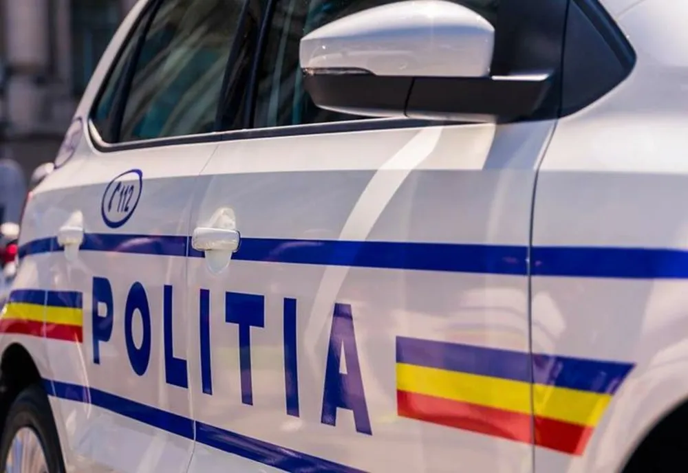Dolj: Reţinuţi după ce au intrat în curtea unui consătean, l-au bătut şi i-au furat banii şi două telefoane mobile