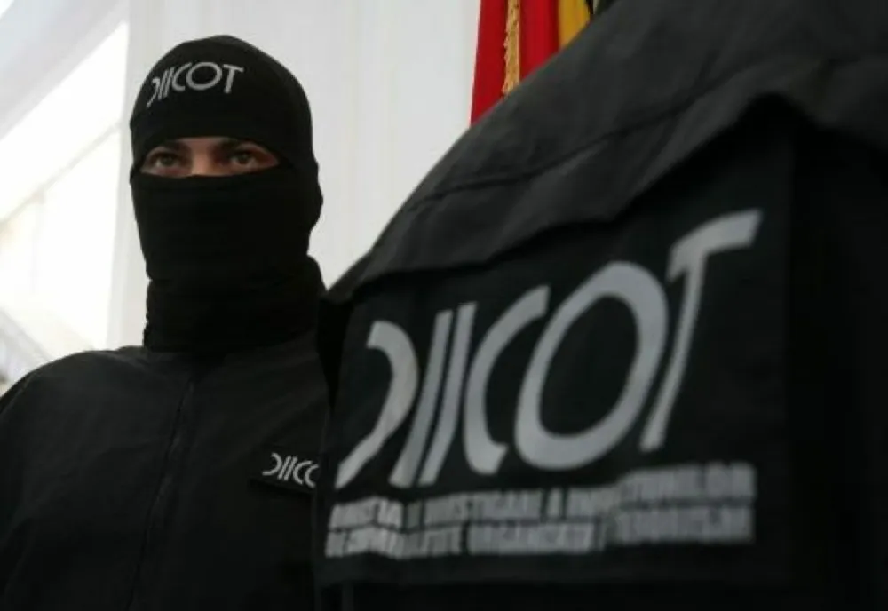 Doi "Loverboy", săltaţi de DIICOT Craiova. Au obligat o adolescentă de 13 ani să se prostitueze