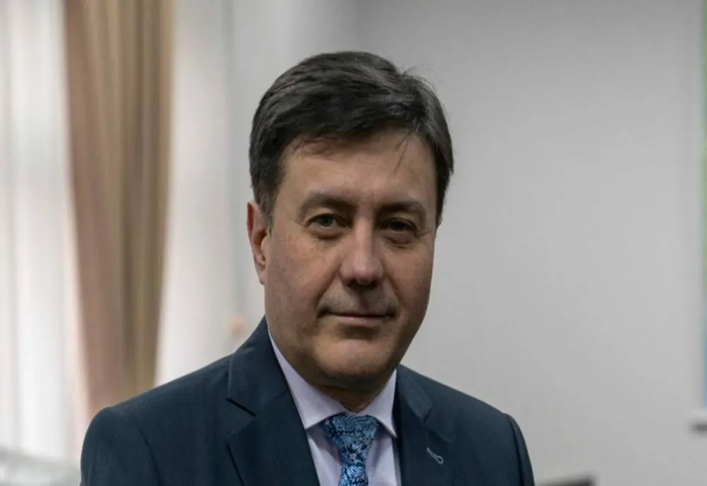 Ministrul Economiei vizitează Fabrica Avioane Craiova