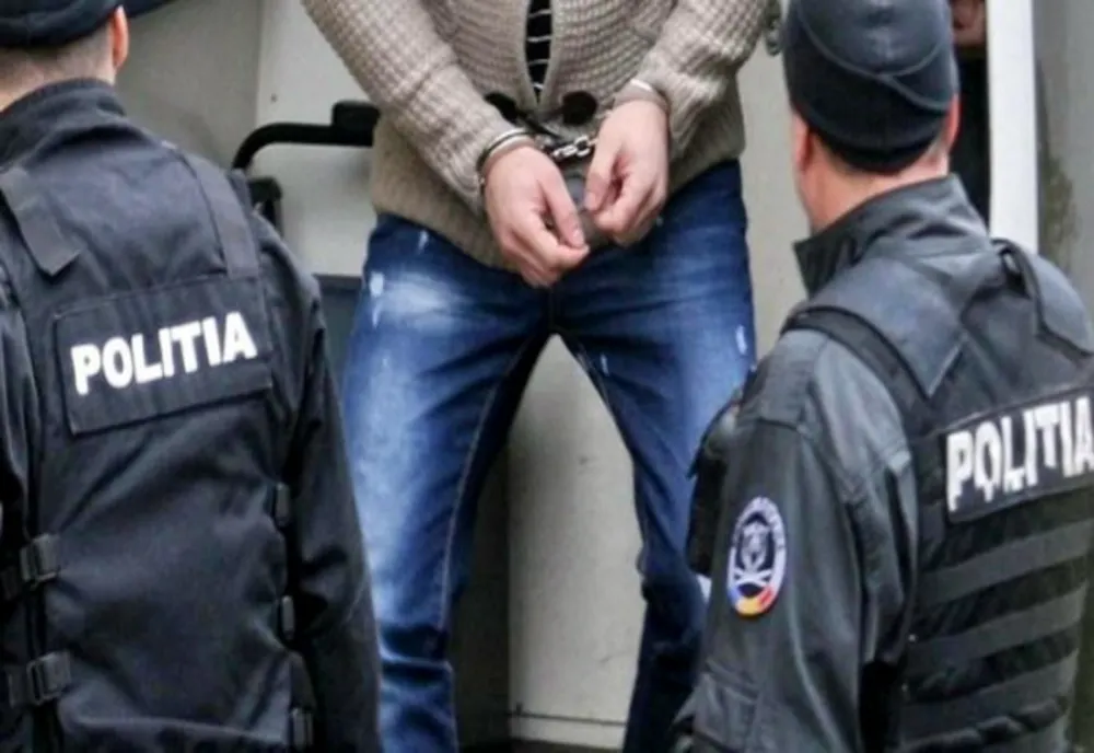 Dolj: Reţinut după ce a intrat în casă peste fosta concubină şi i-a spart geamurile