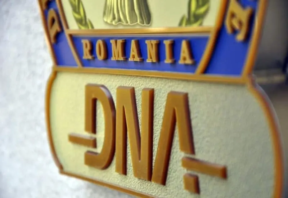 Un inspector ITM din Dolj a primit mită un panou solar pentru apă, de la un subofiţer ISU