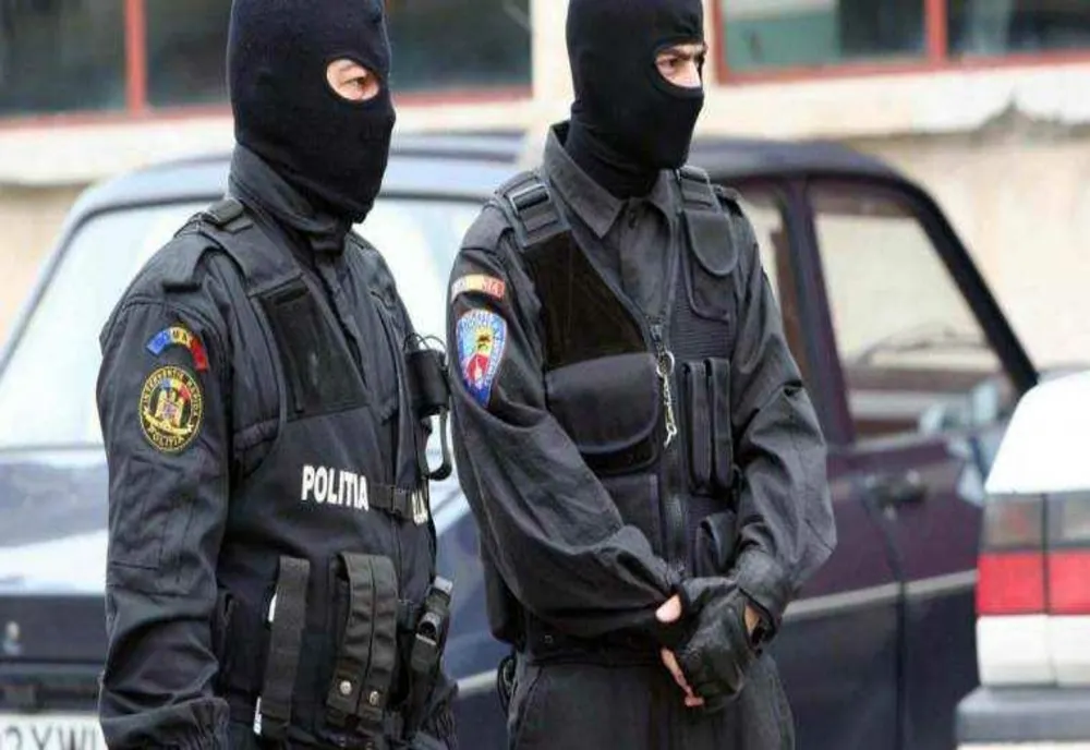 Zece percheziții efectuate într-un dosar de braconaj. Patru bărbați, reținuți