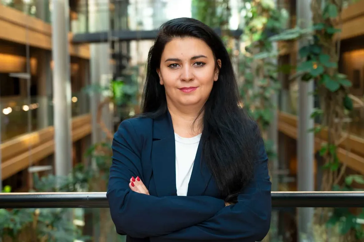 GEORGIANA TEODORESCU, EUROPARLAMENTAR AUR: „DEMOCRAȚIA MOARE ÎN ÎNTUNERIC, IAR CCR TOCMAI A STINS LUMINA“
