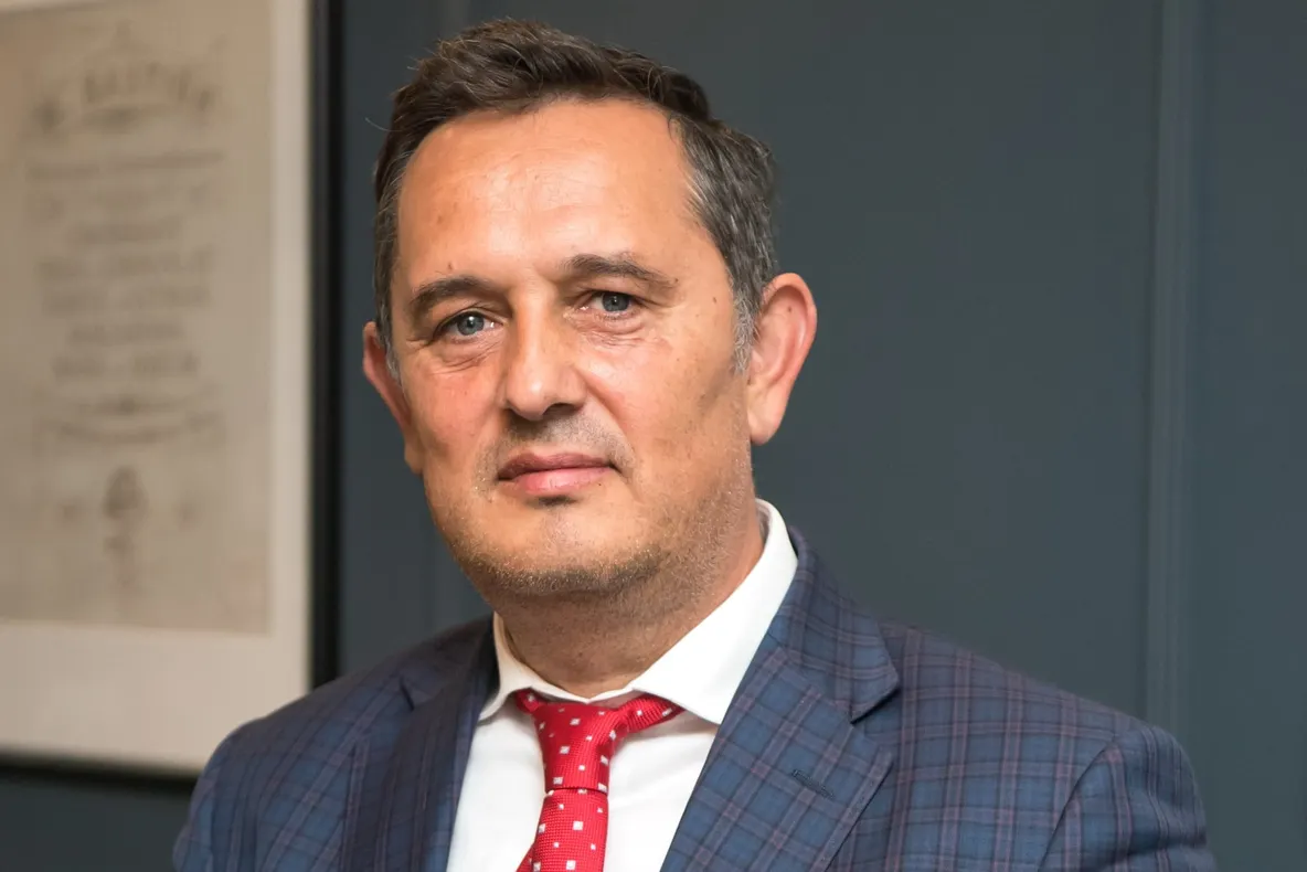 GHEORGHE PIPEREA (AUR): „GUVERNUL MIMEAZĂ DEMOCRAȚIA, POPORUL SUPORTĂ DICTATURA ECONOMICĂ“