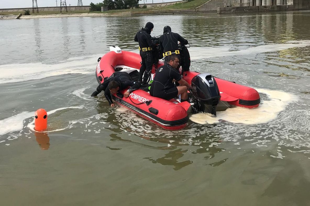 Copilul în vârstă de 14 ani din Braloștița, căutat de scafandri în Jiu